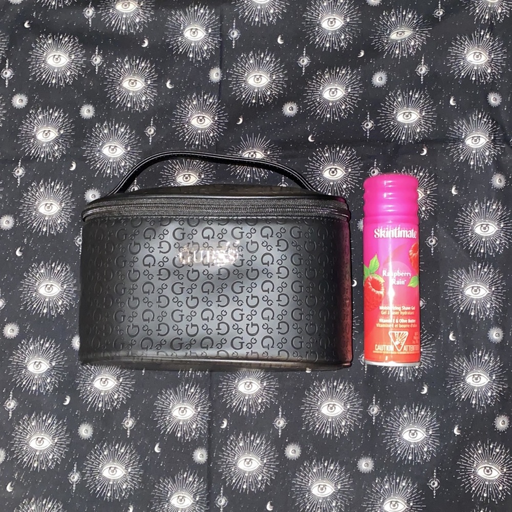 Guess Travel Bag - Picture 8 of 10